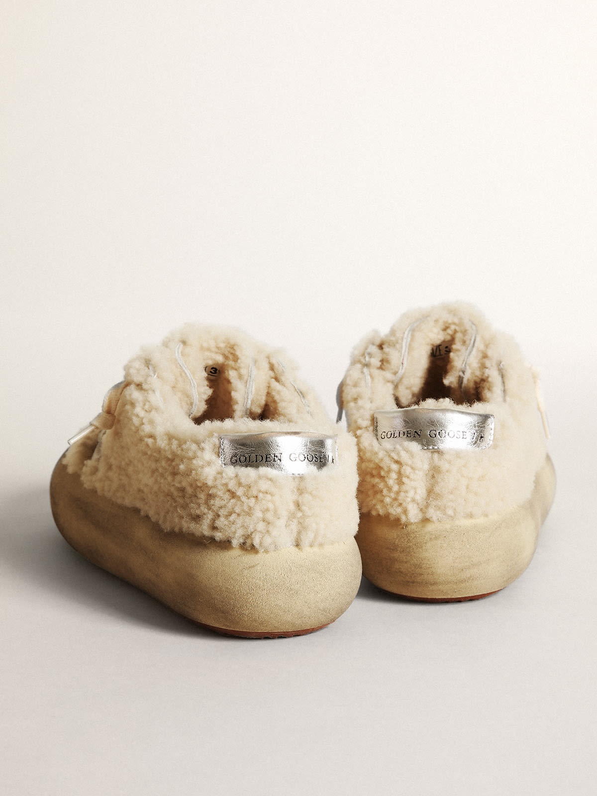 Women’s Space-Star shoes in beige shearling with white leather star and metallic leather heel tab - 5