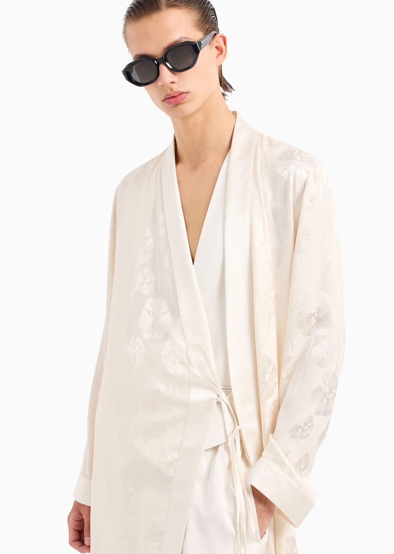 Silk-blend satin overcoat with robe fastening and all-over ramage embroidery - 5