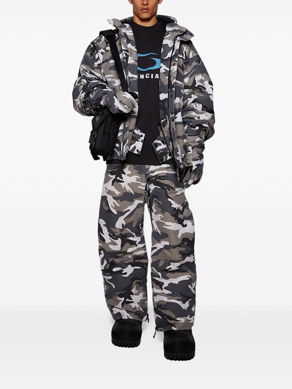 camouflage-pattern ski gloves - 2