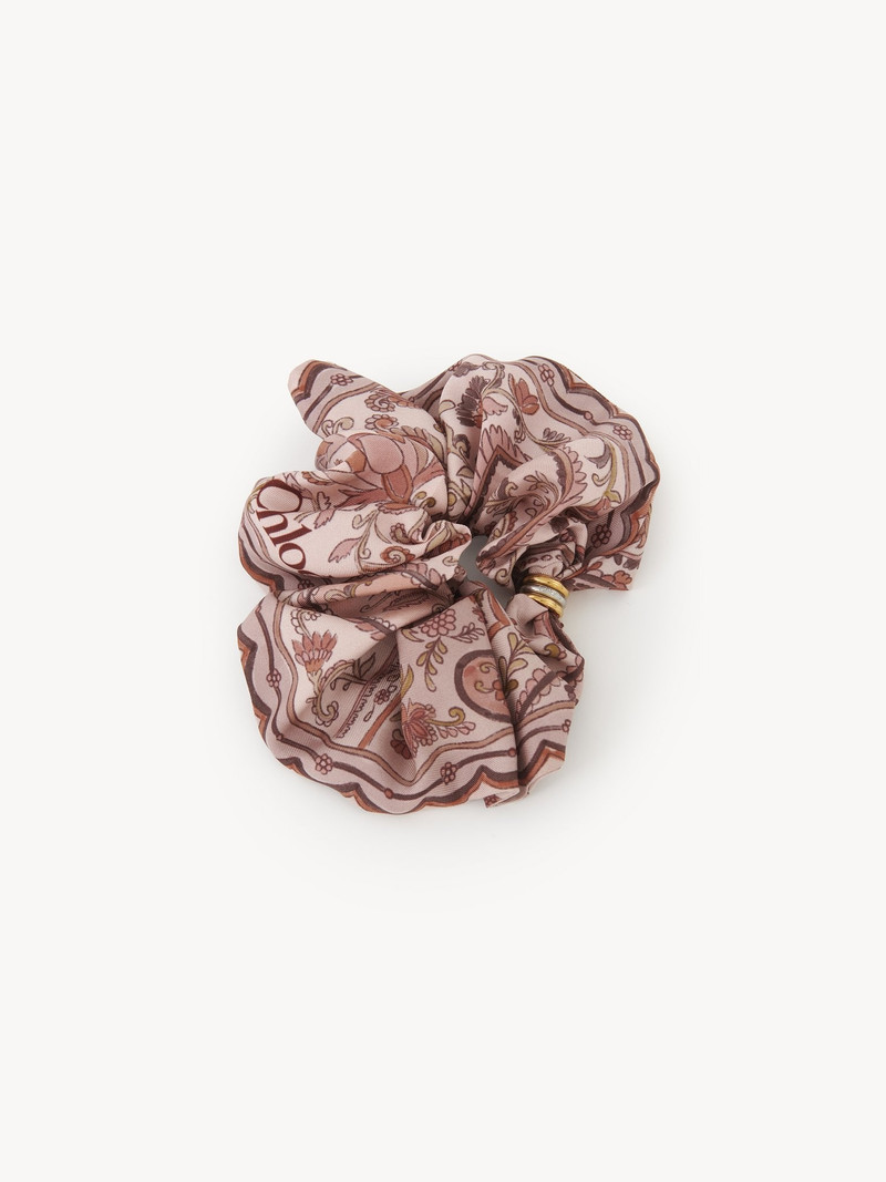 THE CHLOÉ PAISLEY HAIR SCRUNCHIE IN SILK TWILL 1