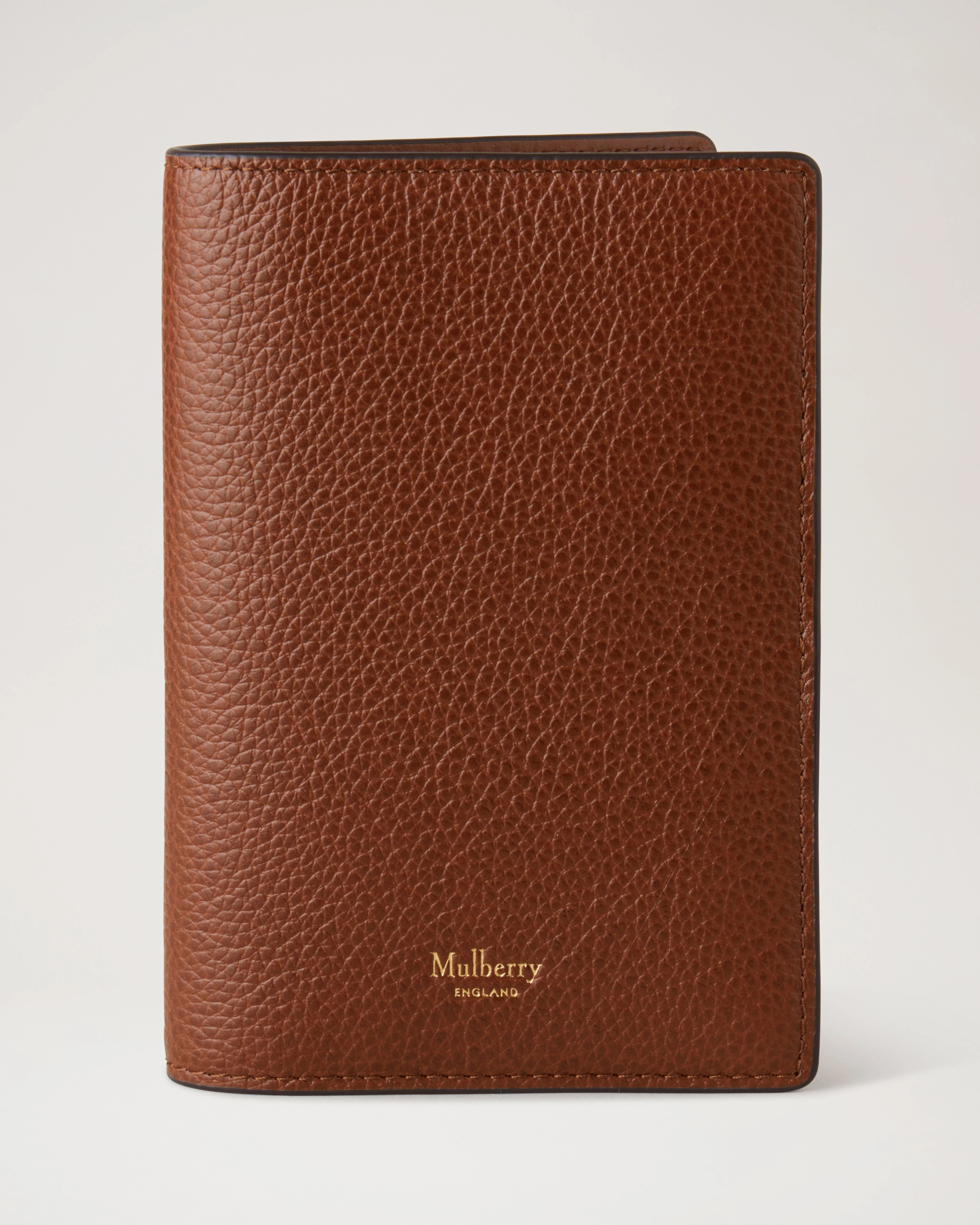 Passport Cover
Oak Two-Tone Small Classic Grain - 1