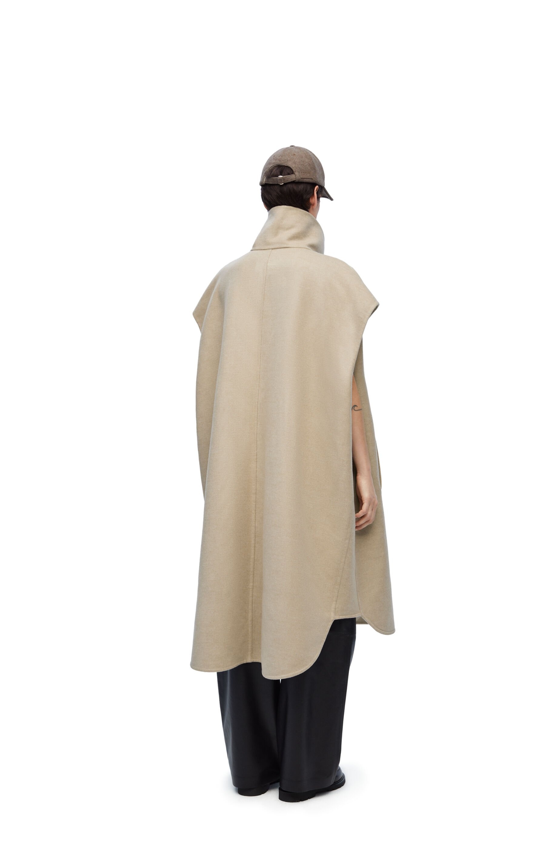 Cape coat in wool - 4