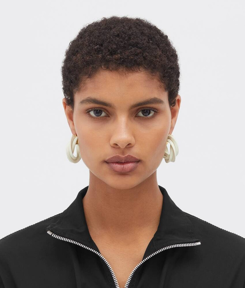 Bottega Veneta twist outlook