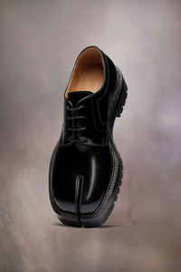 新品 Maison Margiela TABI LACE UP SHOES Maison Margiela Lace-Up Transparent Tabi Info | Hypebeast