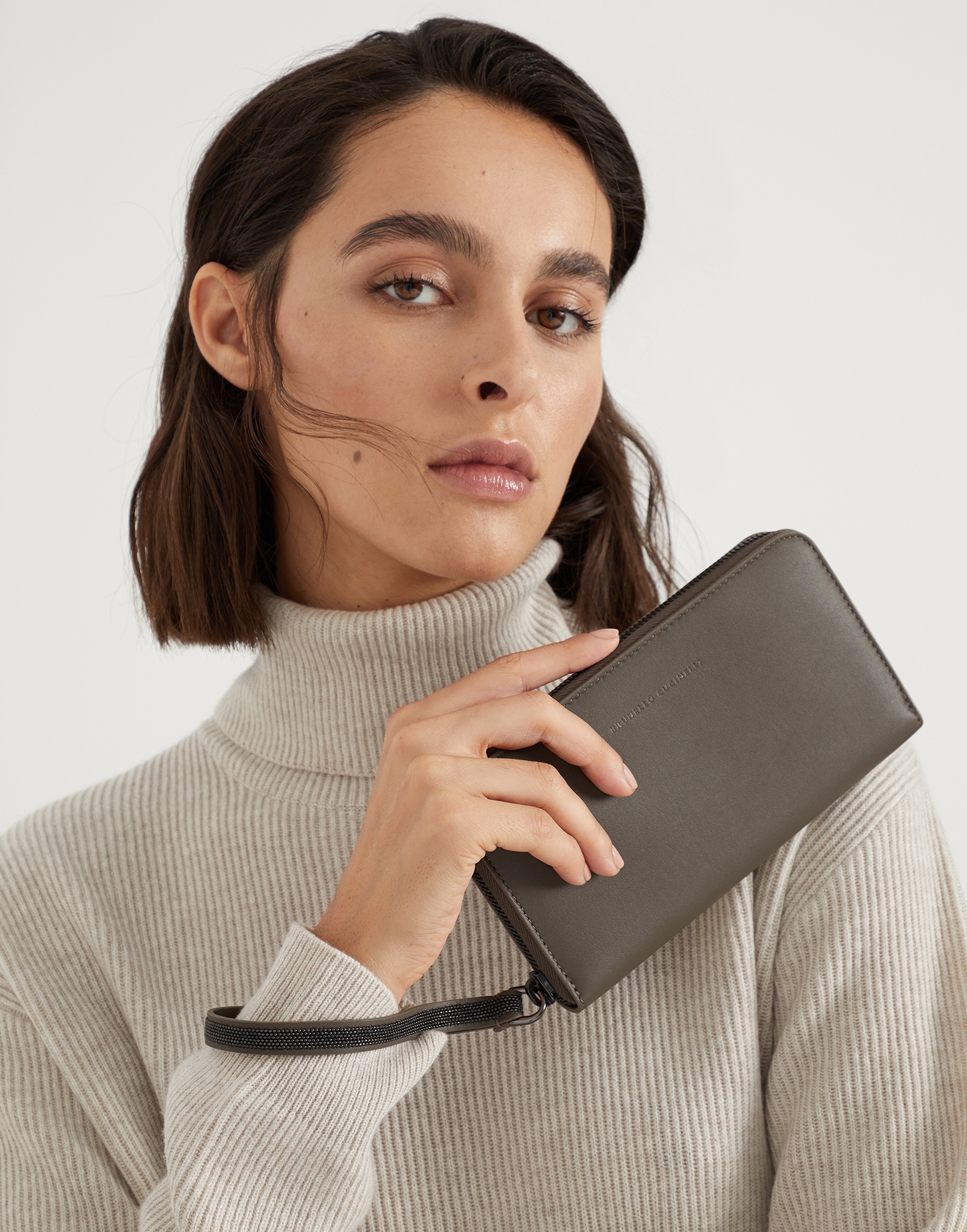Matte calfskin wallet with precious zipper pull - 4