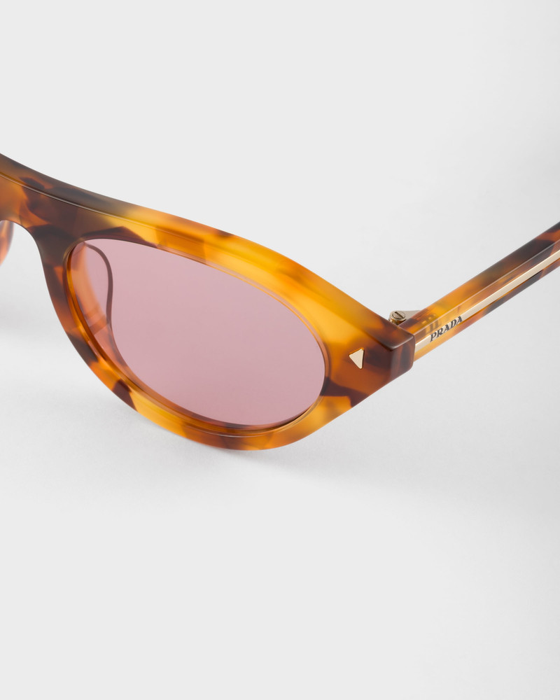 상징 금속 plaque를 가진 Prada sunglasses 5