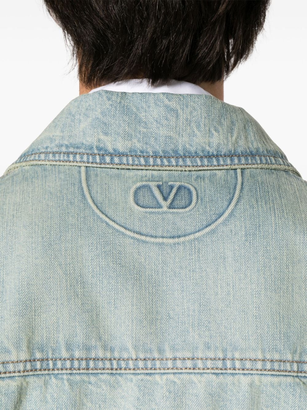 logo-embossed denim jacket - 5