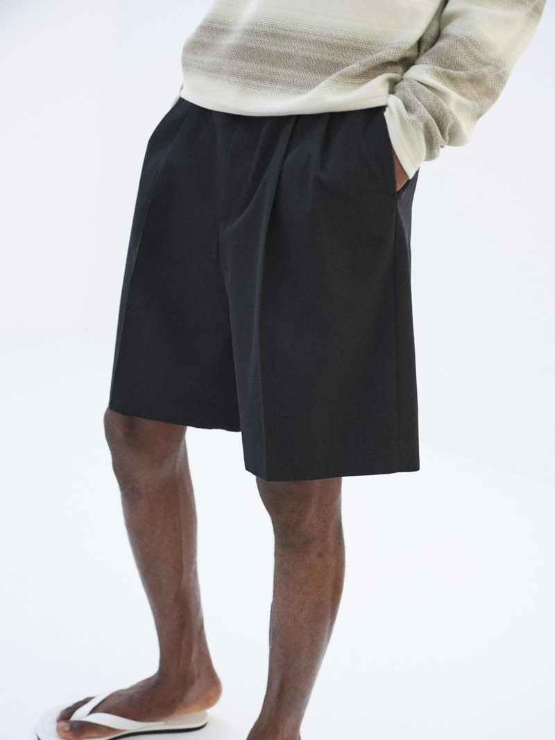 AURALEE LIGHT WOOL MAX GABARDINE SHORTS outlook