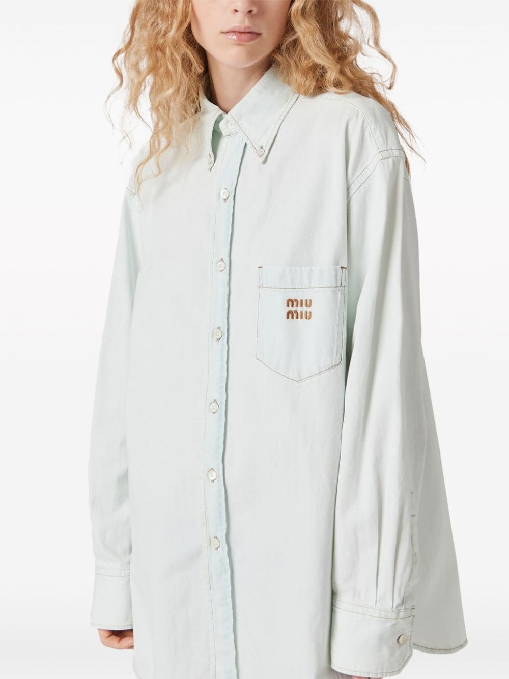 logo-embroidered chambray denim shirt - 4