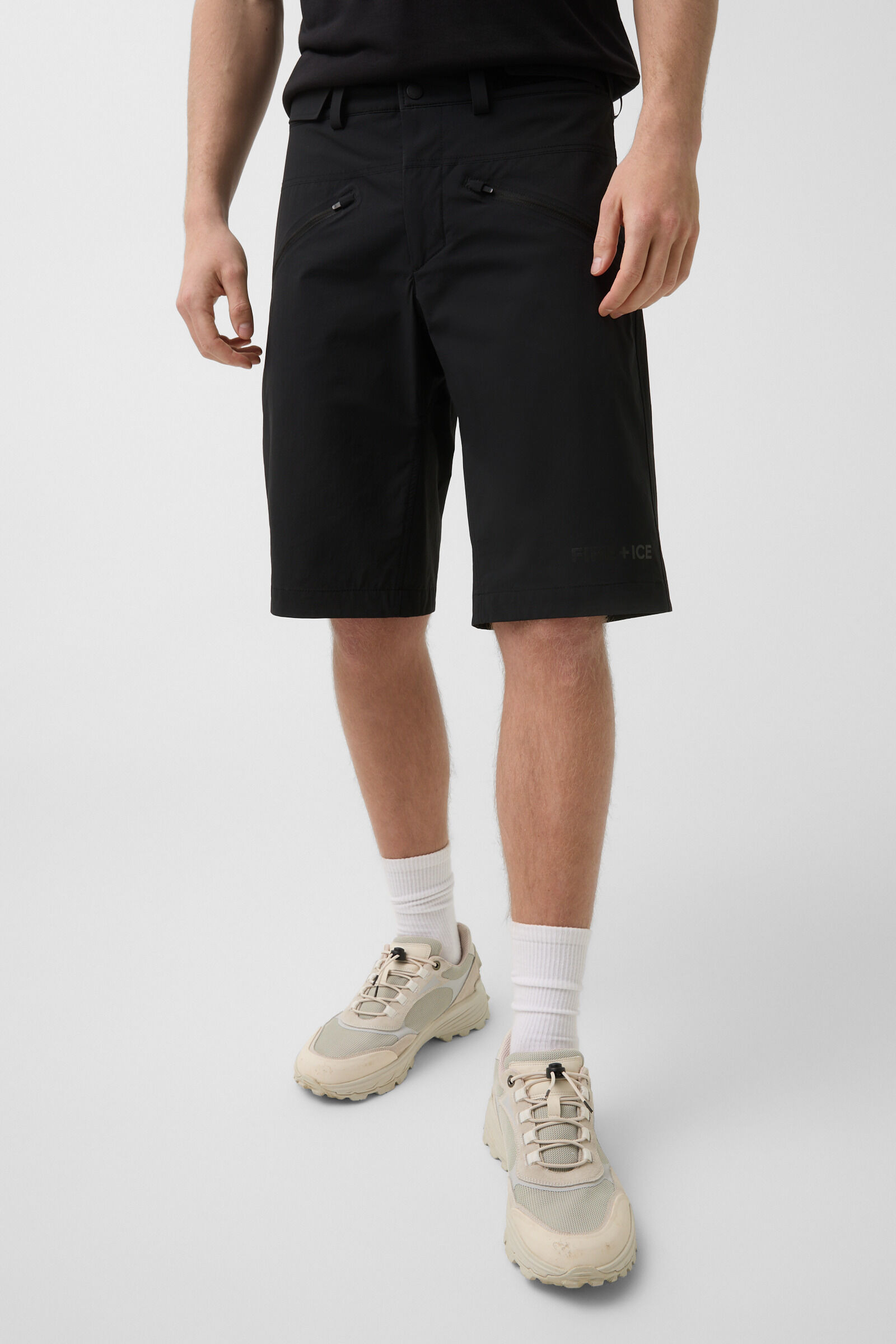Cewan functional shorts in Black - 2