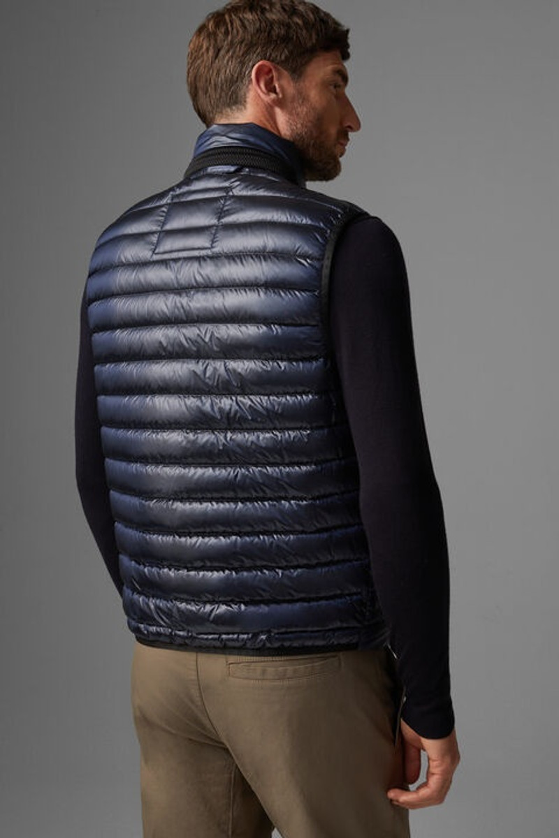 Lasse lightweight down vest in Dark blue 3