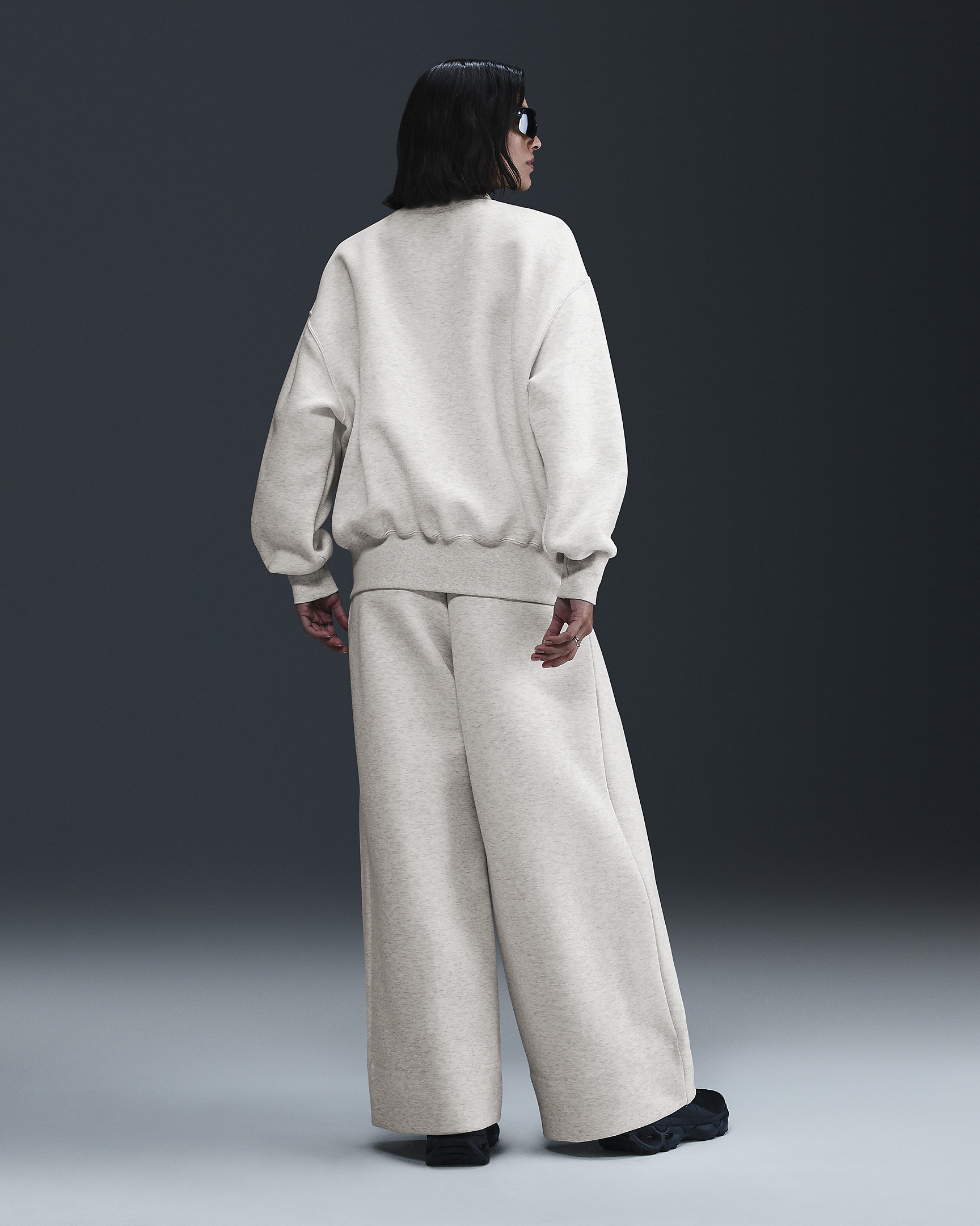 Nike Sportswear Tech Fleece Women's Oversized Crew-Neck Sweatshirt - 5