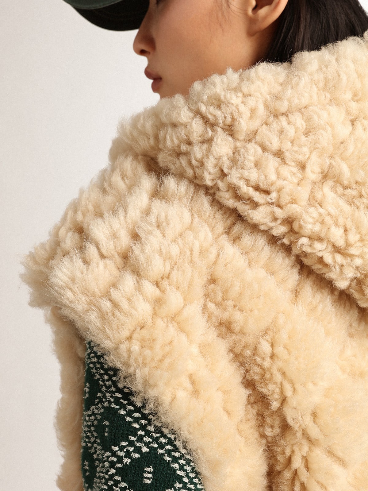Women's reversible sheepskin vest in ecru - 6