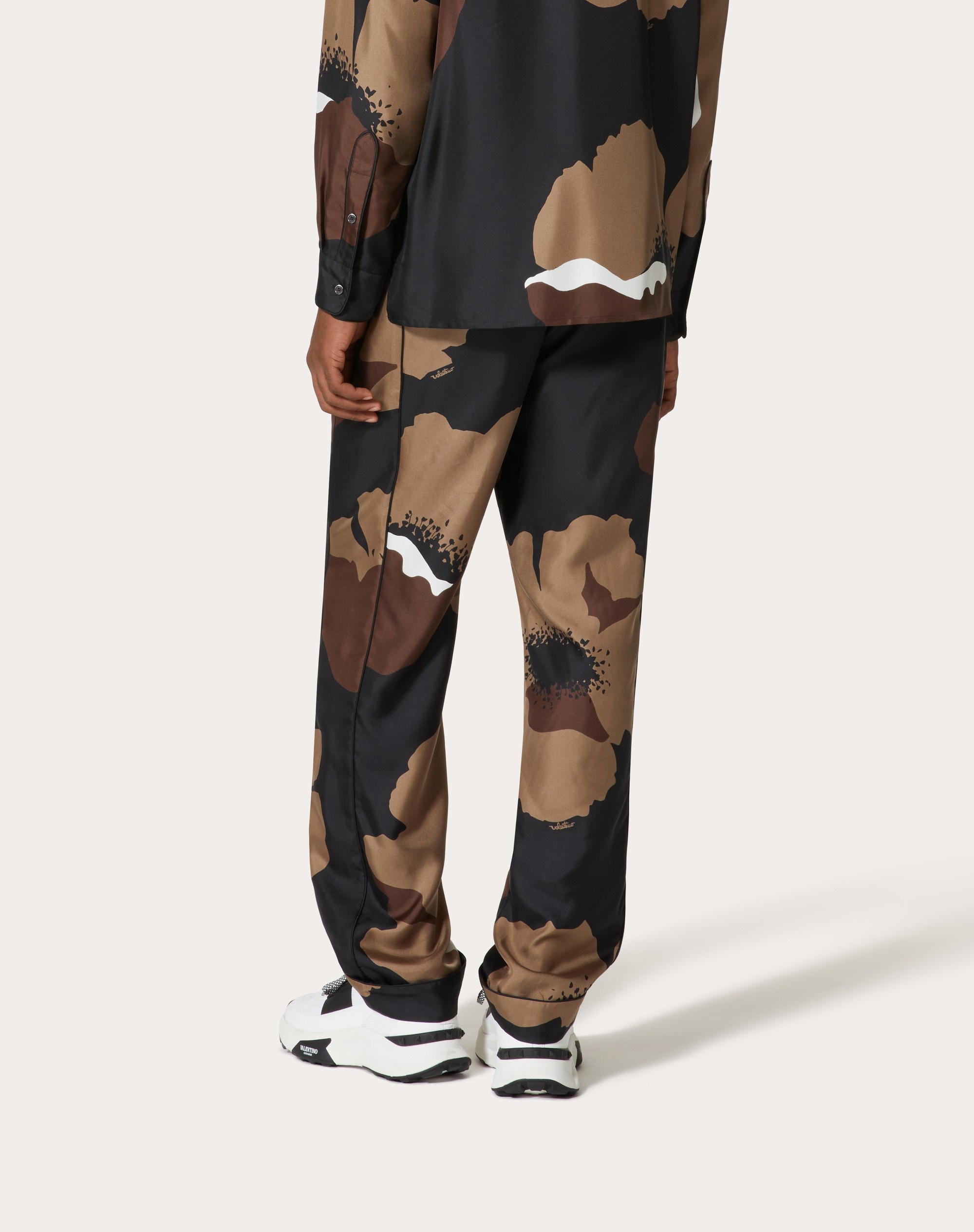 SILK TWILL PAJAMA PANTS WITH VALENTINO FLOWER PORTRAIT PRINT - 4