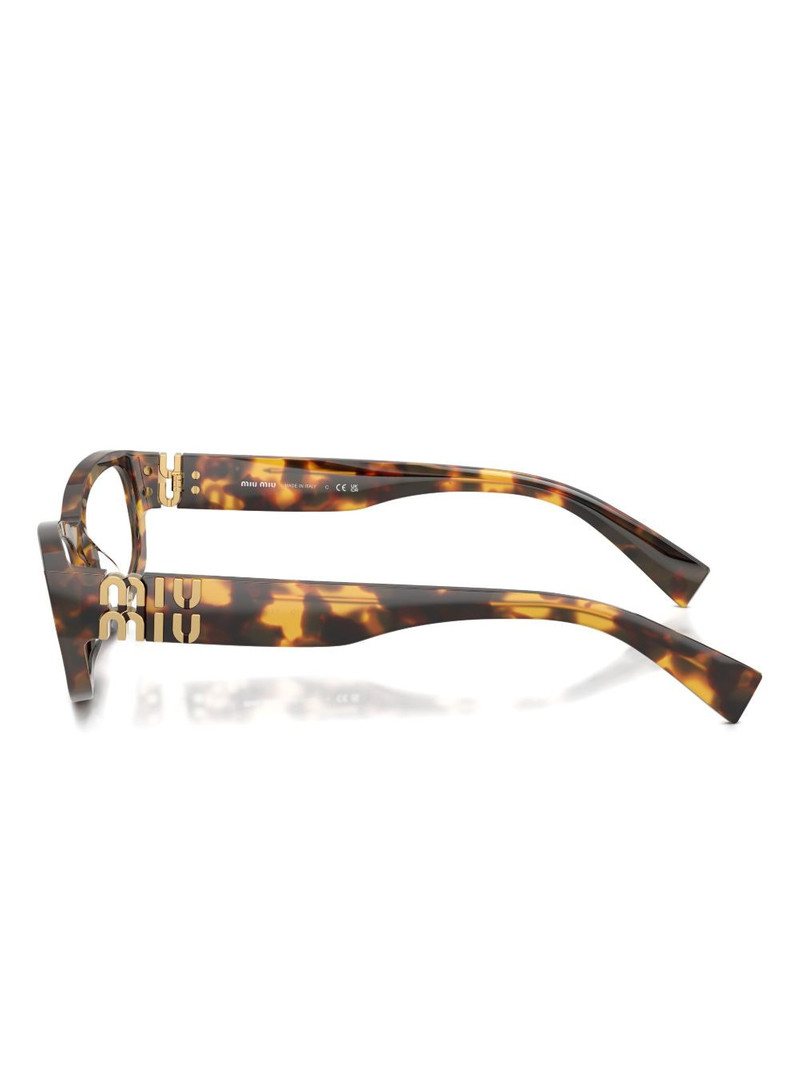 tortoiseshell-pattern glasses 3