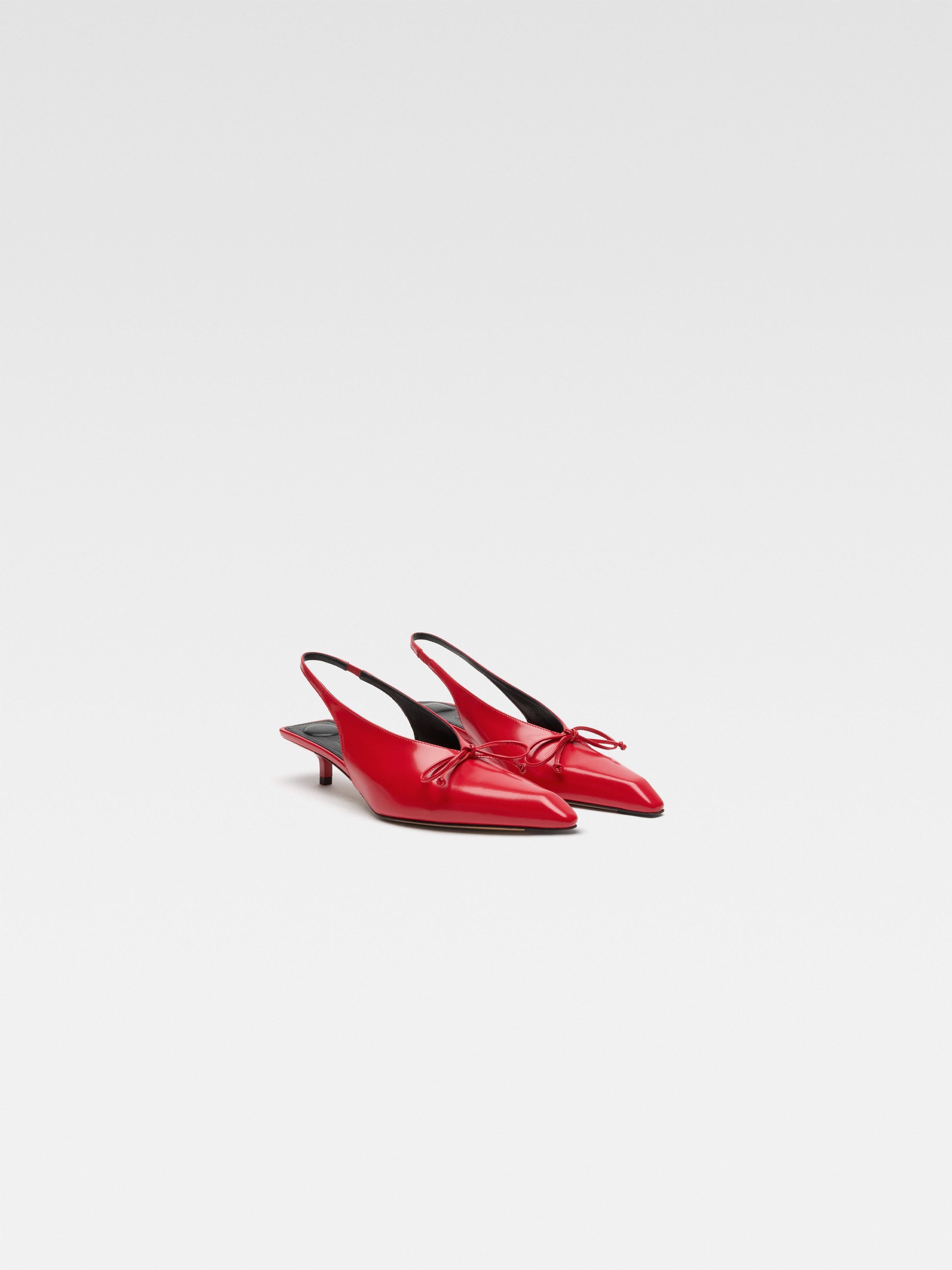 サンダル・ミュール Les Slingbacks Cubisto B Kitten Heels The low Cubisto slingbacks by JACQUEMUS | Official website
