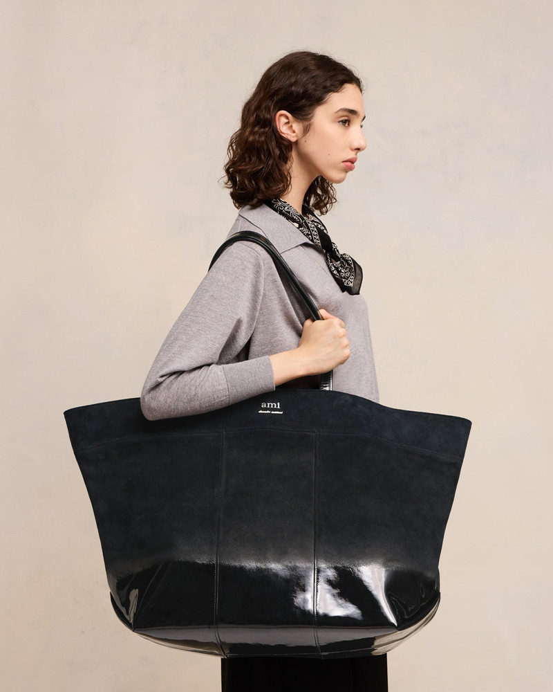 AMI Paris EAST WEST MAXI AMI SHOPPING BAG outlook