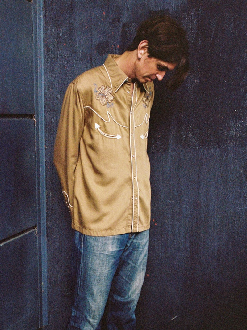 Nudie Jeans Gonzo Cowboy Flower Shirt Tobacco outlook