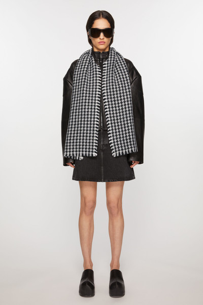 Acne Studios Houndstooth scarf - Black/white outlook