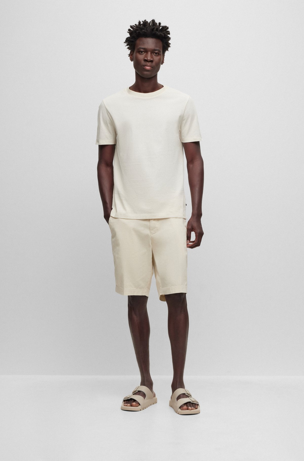 SLIM-FIT SHORTS IN STRETCH-COTTON GABARDINE - 3