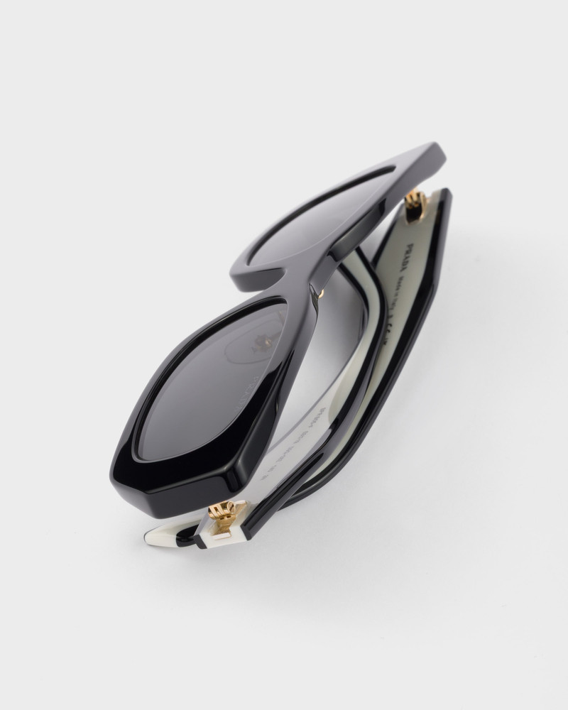 Sunglasses with the Prada logo 5