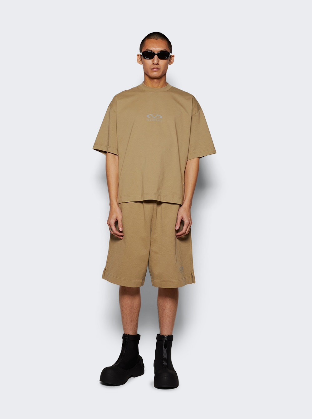 Oval Logo Shorts Taupe - 2