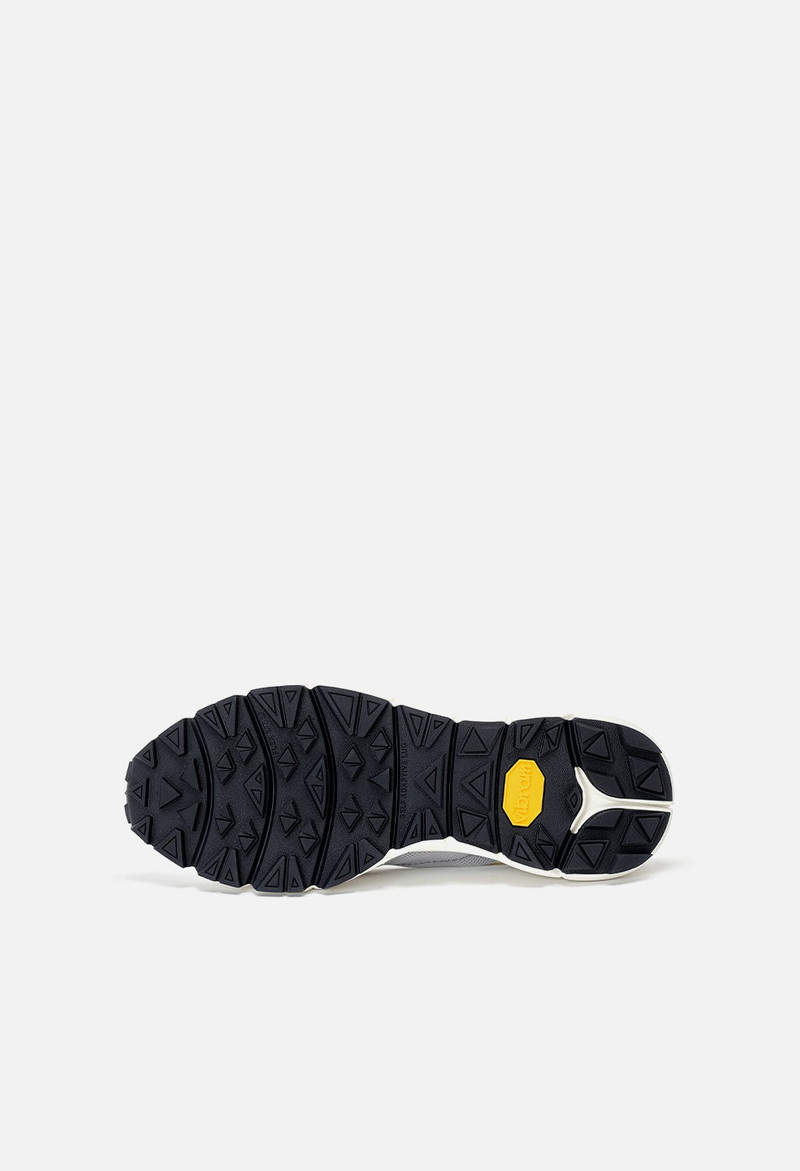 WOMEN'S EDITION ONE RUNNER 6