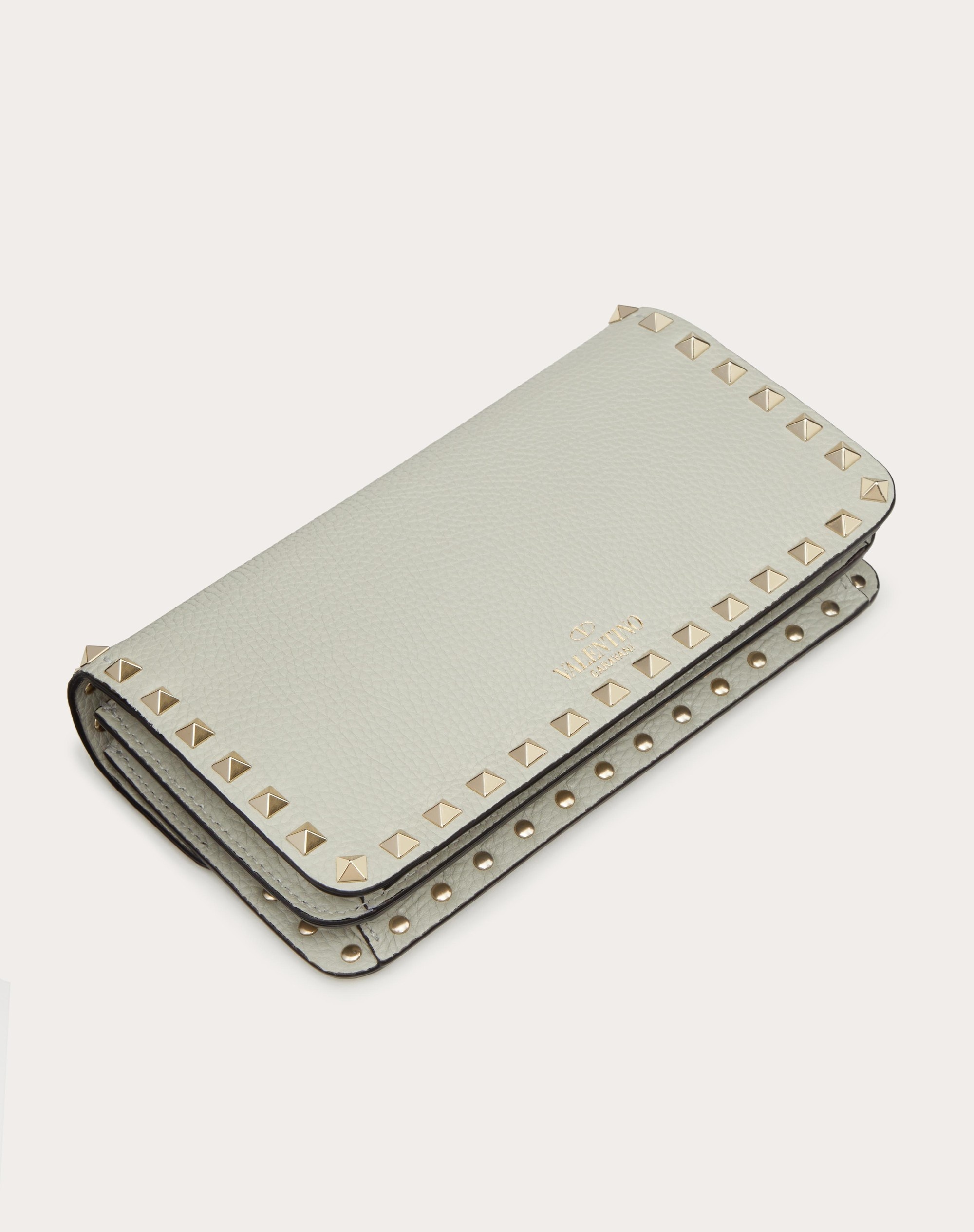 ROCKSTUD GRAINY CALFSKIN CHAIN POUCH - 3