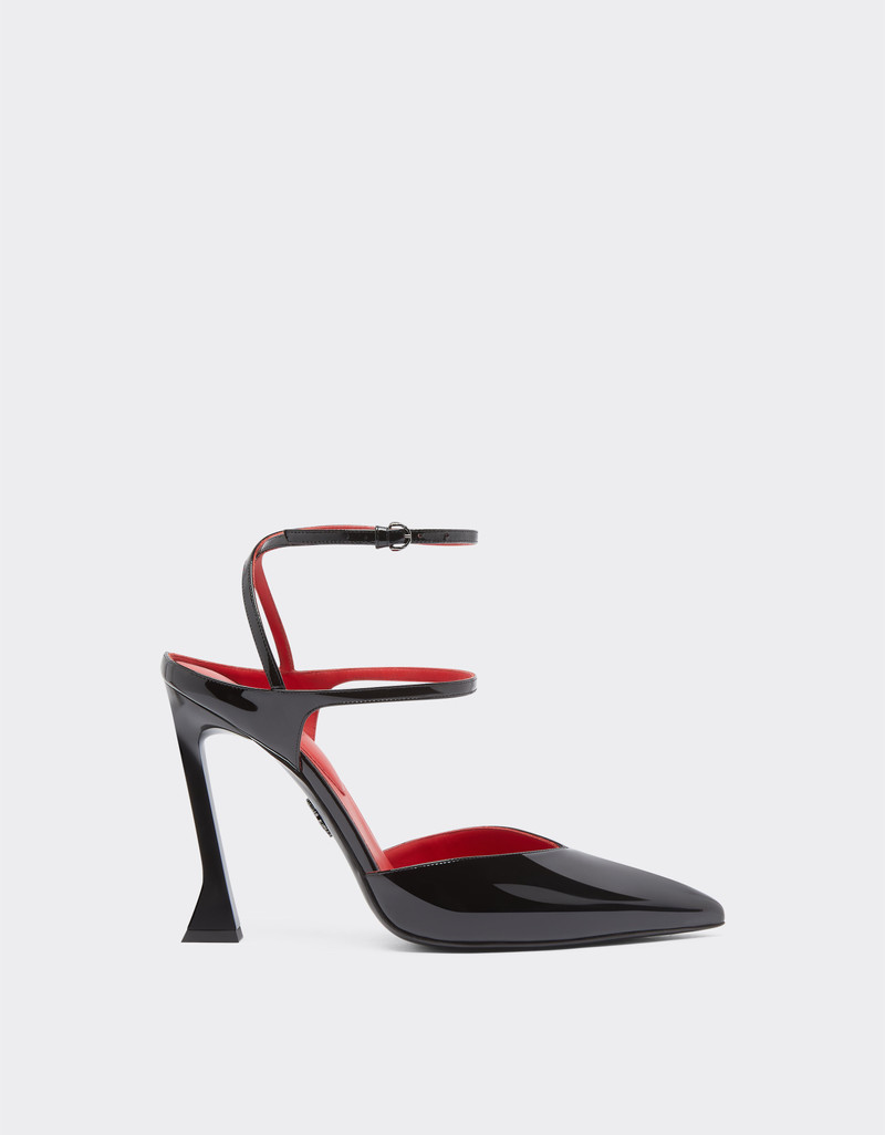 Pump shoe in coated leather 1