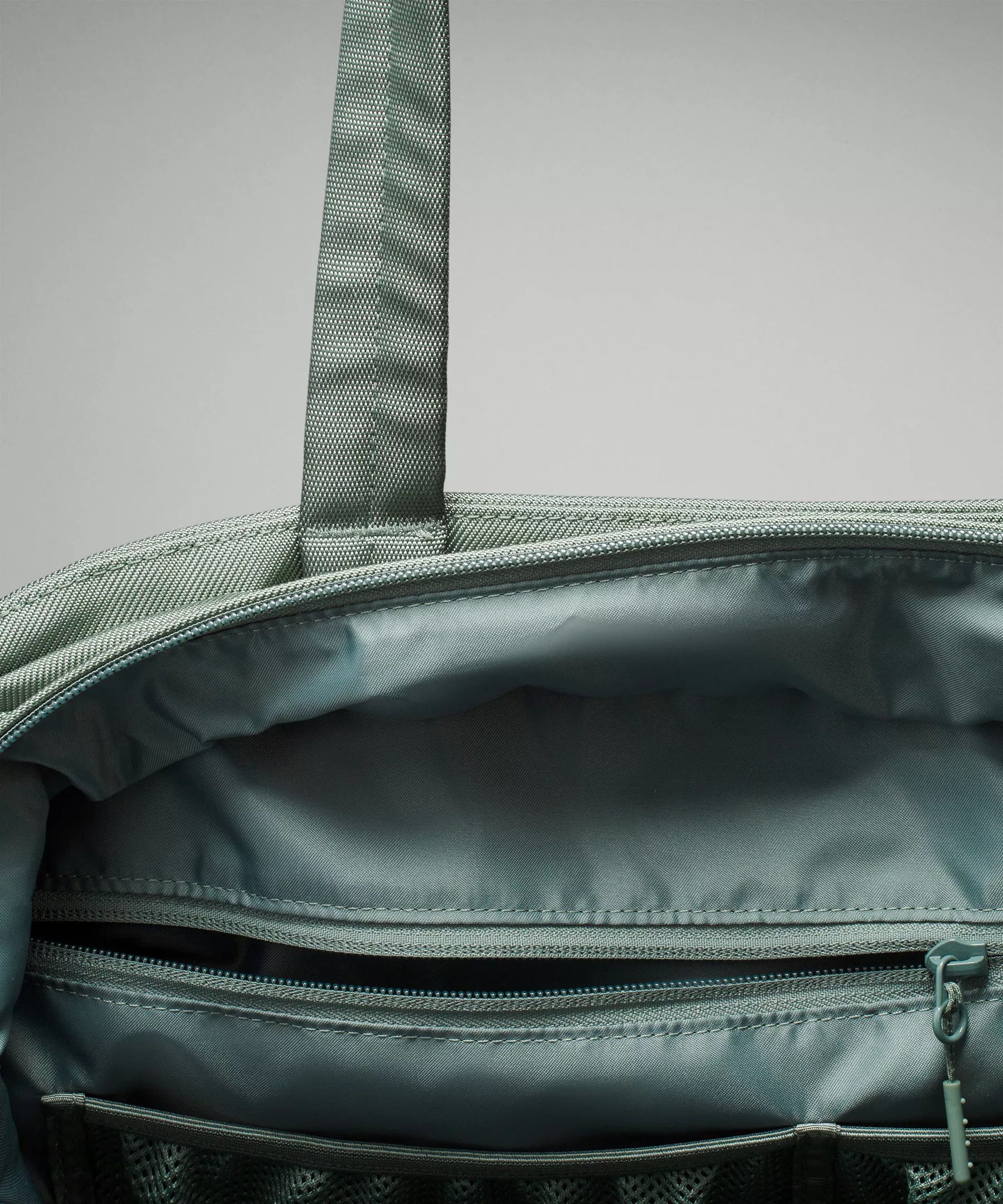 City Essentials Bag 25L - 5
