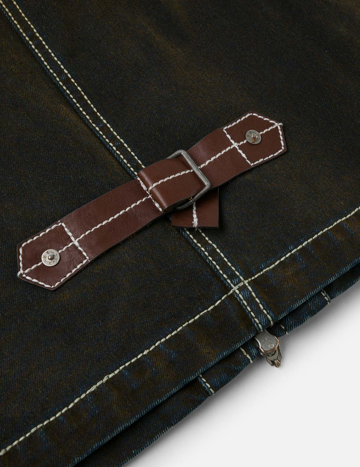 Contrast Stitch Design and Kamon Leather Label Regular Fit Denim Jacket - 8