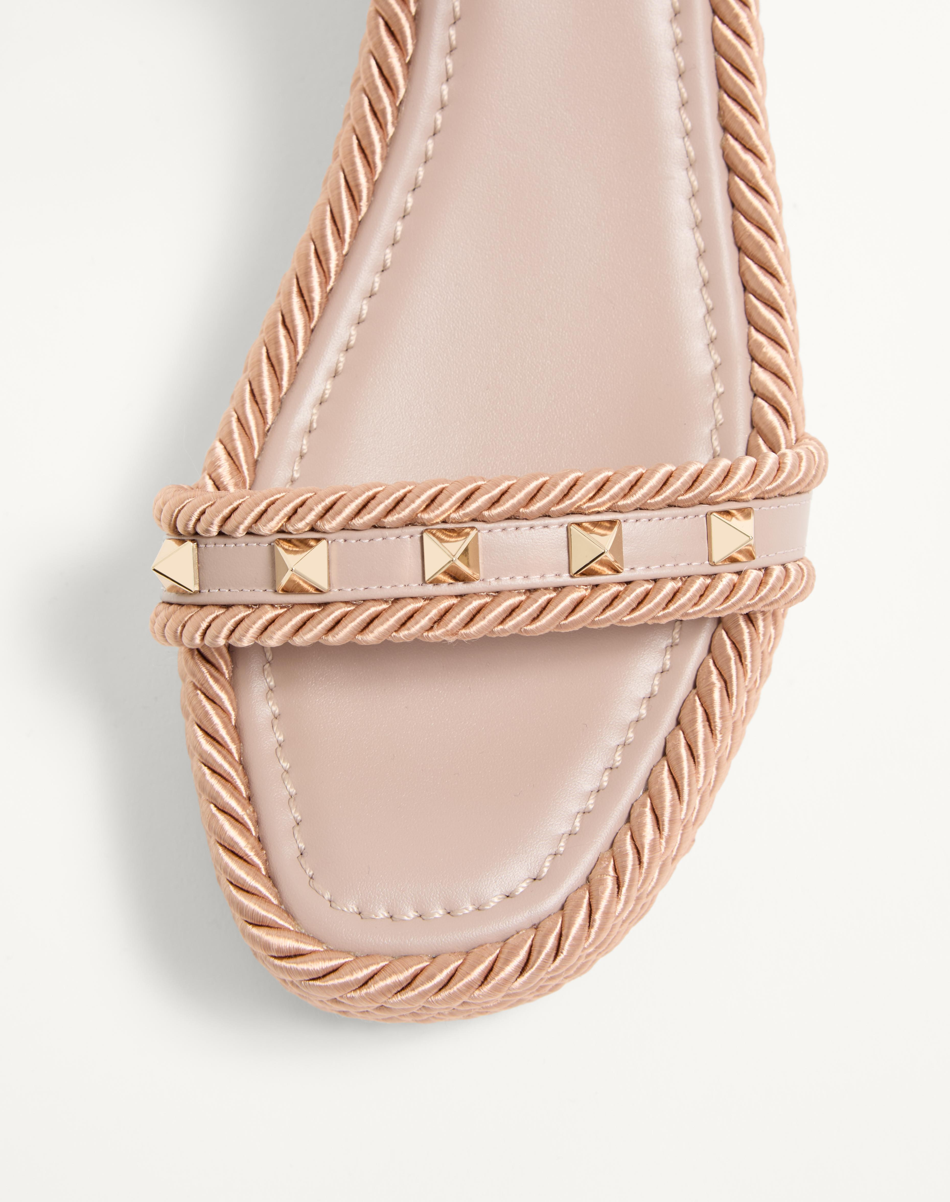 ROCKSTUD FLATFORM SANDAL IN CALFSKIN 45MM - 6
