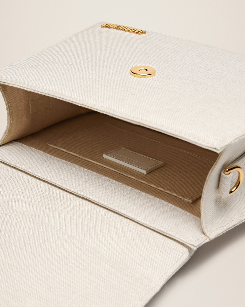 JACQUEMUS Le grand Chiquito outlook