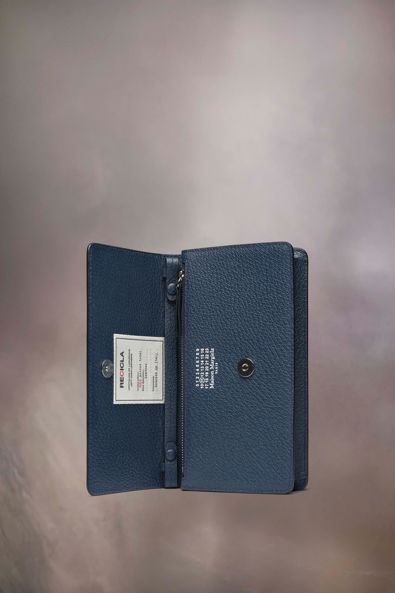 Maison Margiela Recicla chain wallet outlook