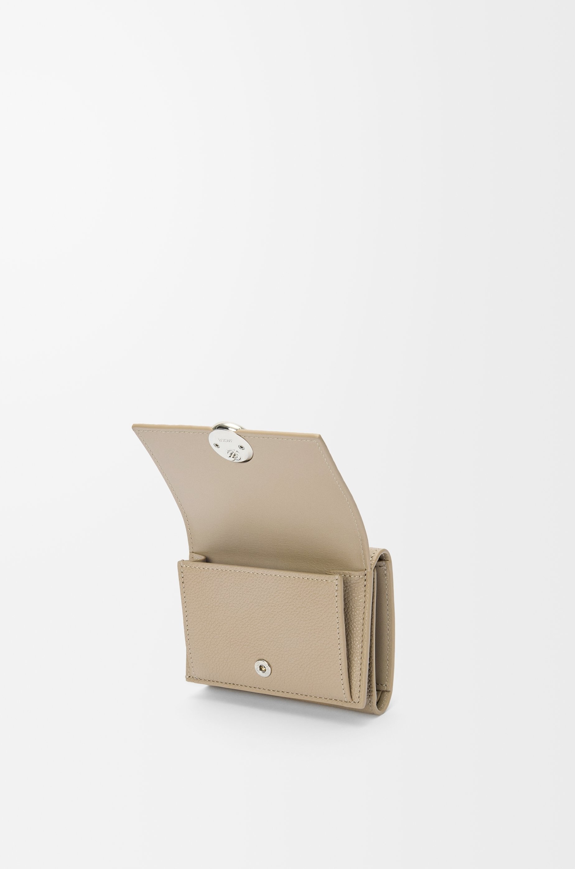 Pebble trifold wallet in pebble grain calfskin - 3