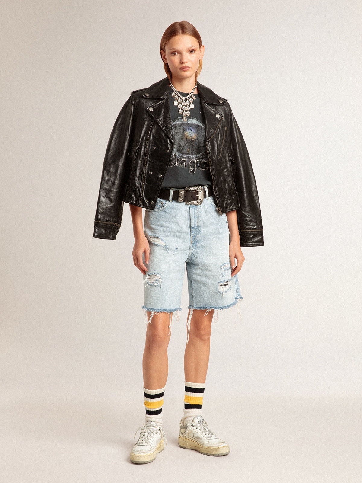 Women's Bermuda shorts in lived-in effect denim - 2