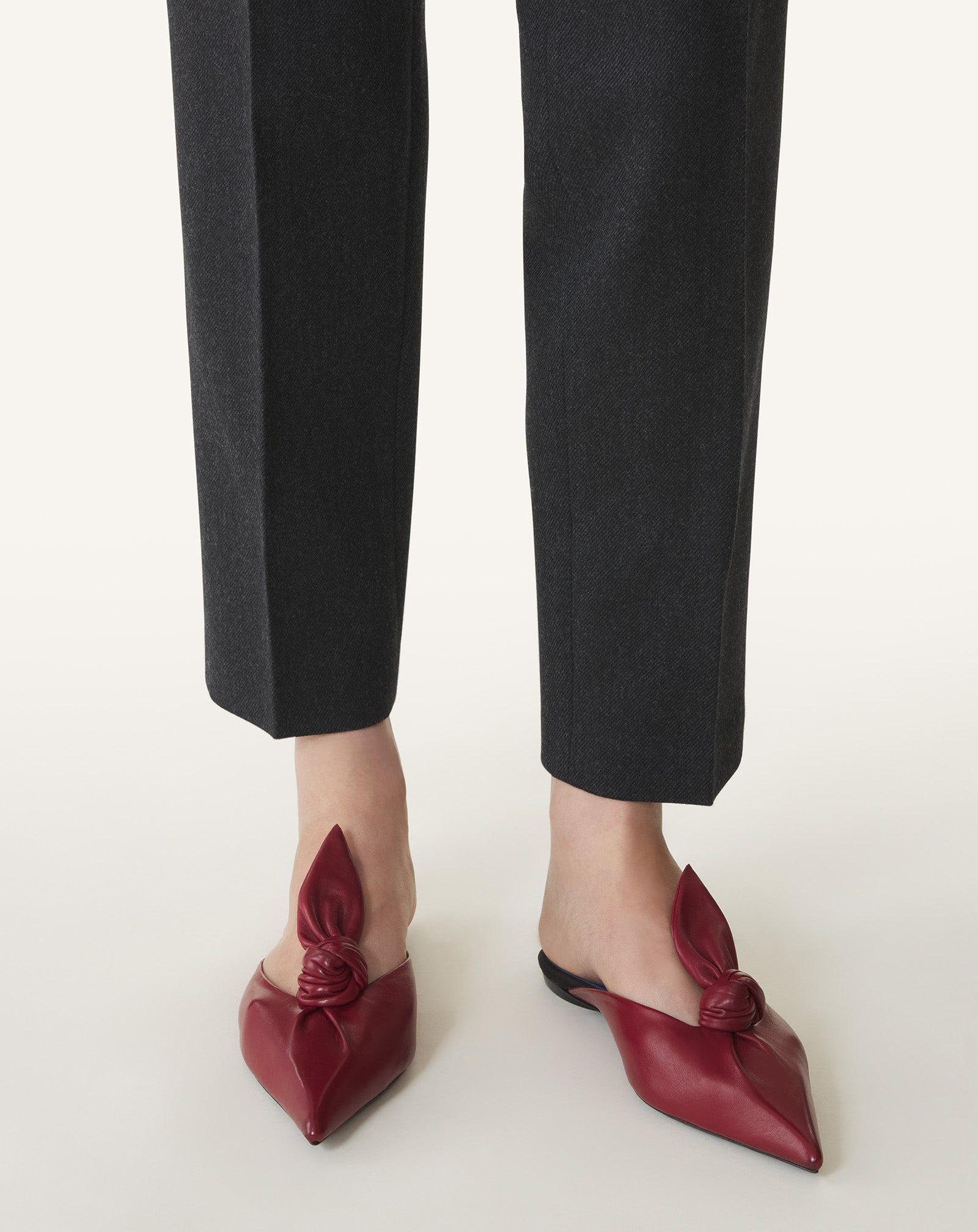 MIDNIGHT STEP LEATHER BOW MULE - 6