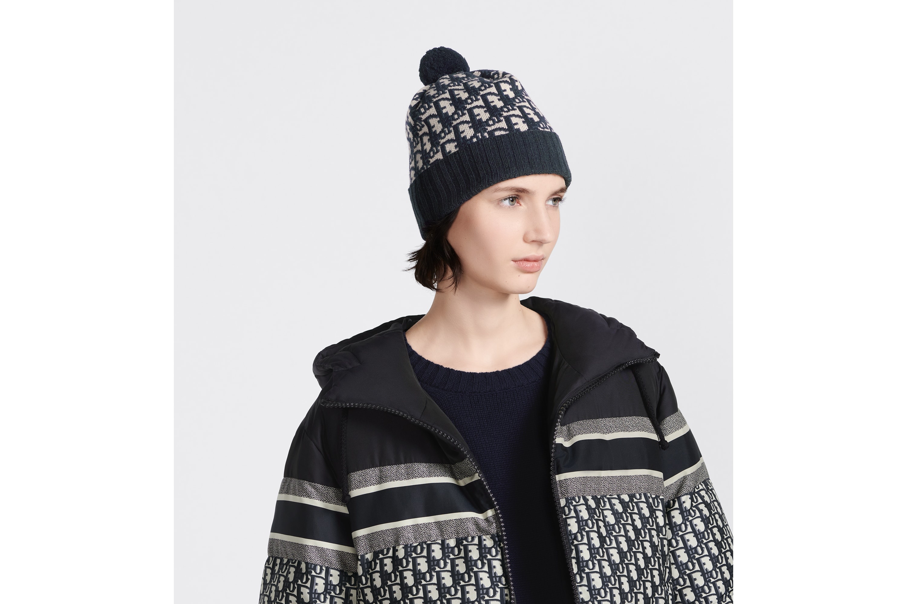 【無料郵送/関税込/正規品】 (W) Dior Oblique Pompom Beanie Na Dior Dior Oblique Pompom Beanie | 24s | REVERSIBLE