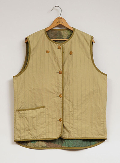 Nigel Cabourn Army Vest Reversible Fade Camo in Green outlook