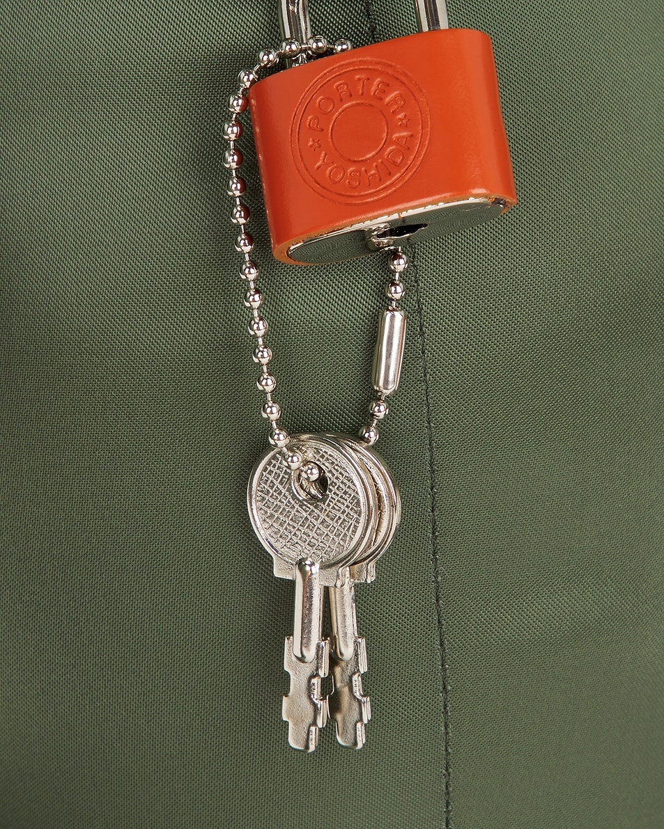 Grizzly Bear With Original Padlock - 4