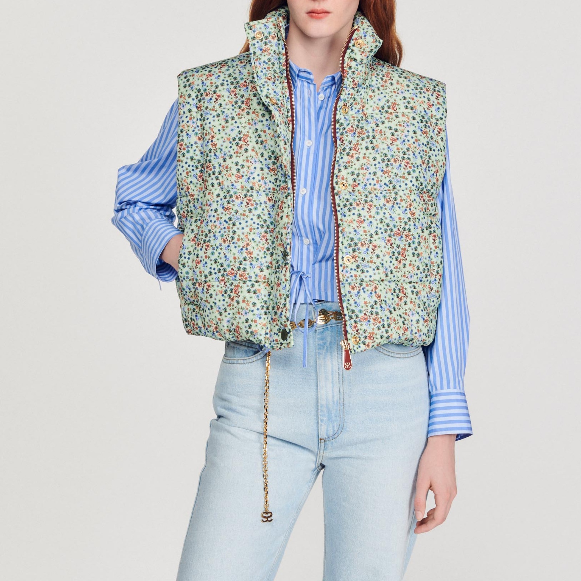 Short sleeveless padded jacket and print - 5