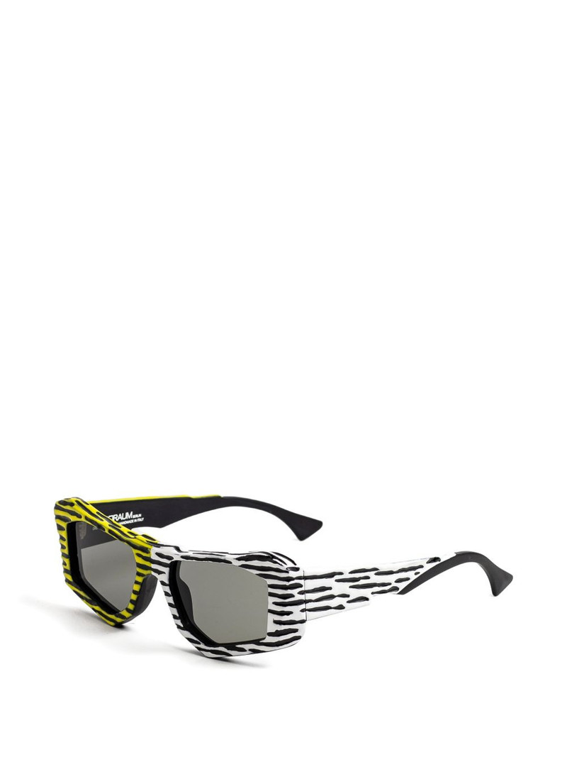 Kuboraum F6 Pop-Grotesque rectangle-frame sunglasses outlook