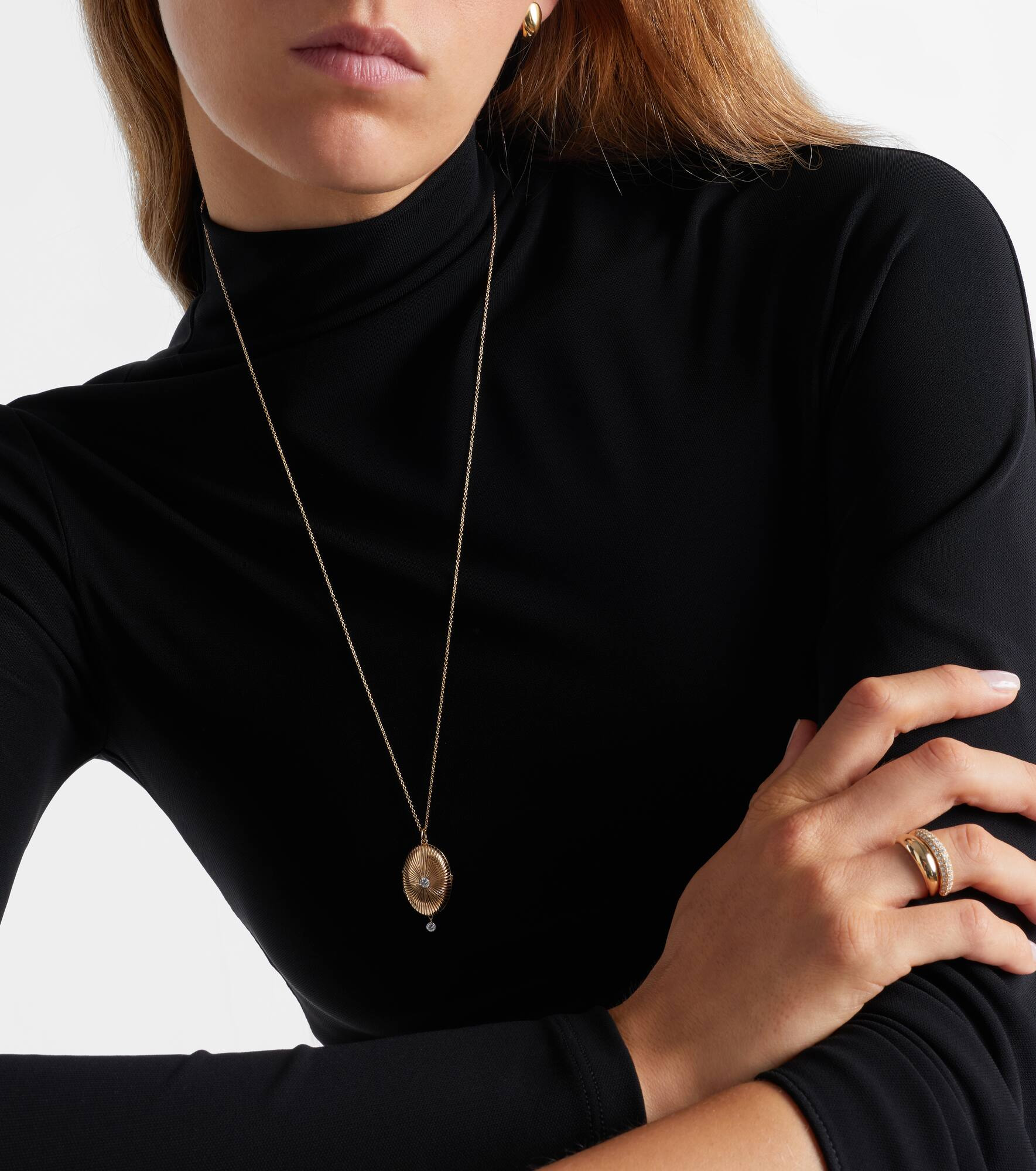 9kt gold locket necklace with diamonds - 3