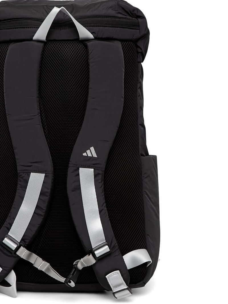 buckle fastening backpack 3