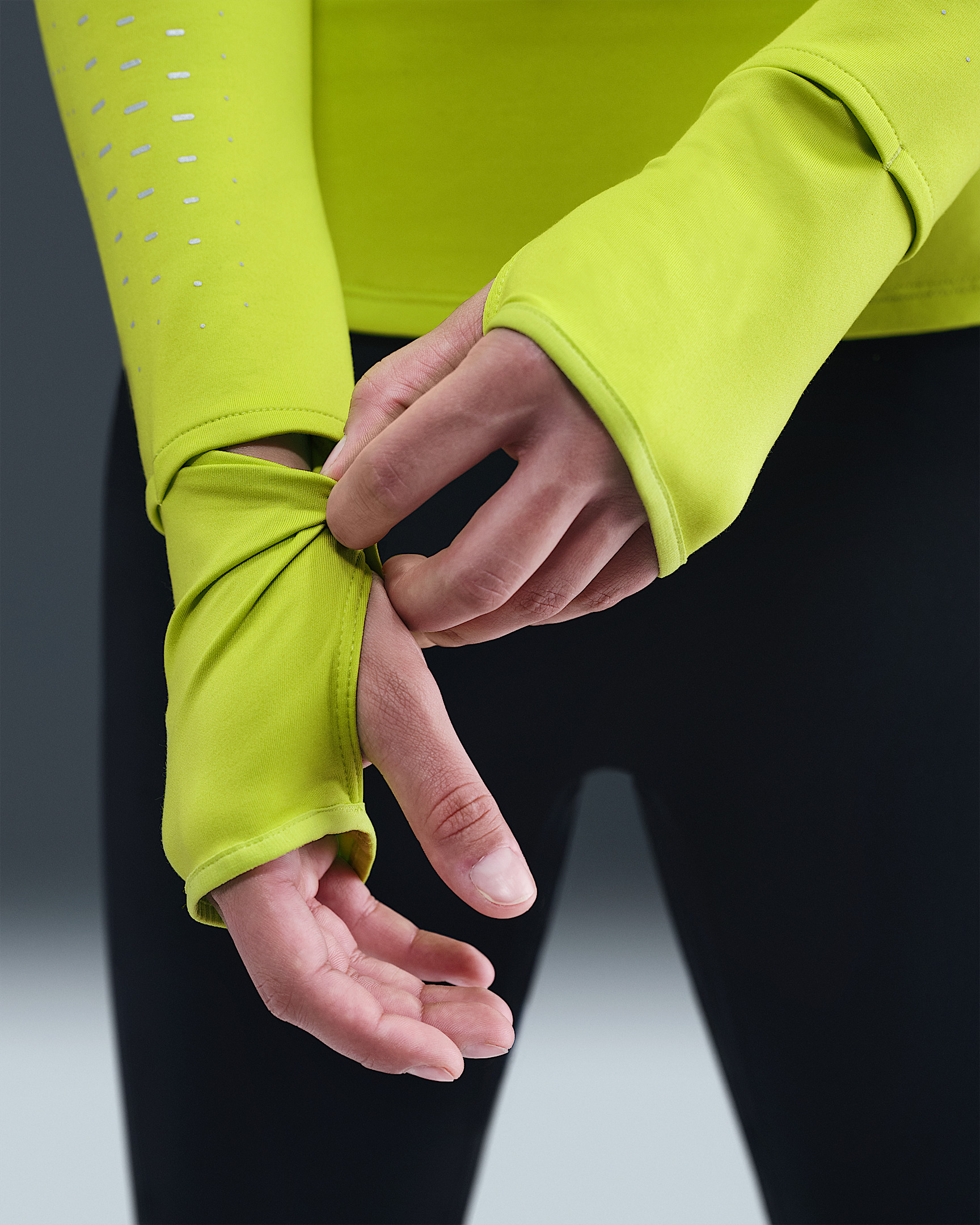 Nike Swift Women's Therma-FIT ADV 1/4-Zip Running Top with Reflective Accents - 6