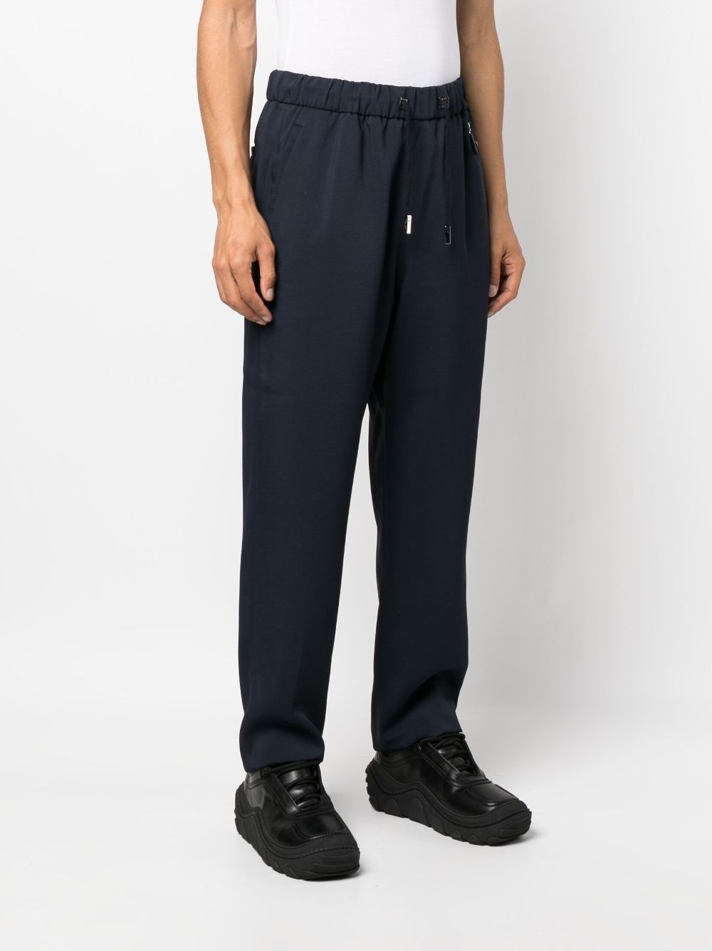 keyring-attachment tapered-leg trousers - 3