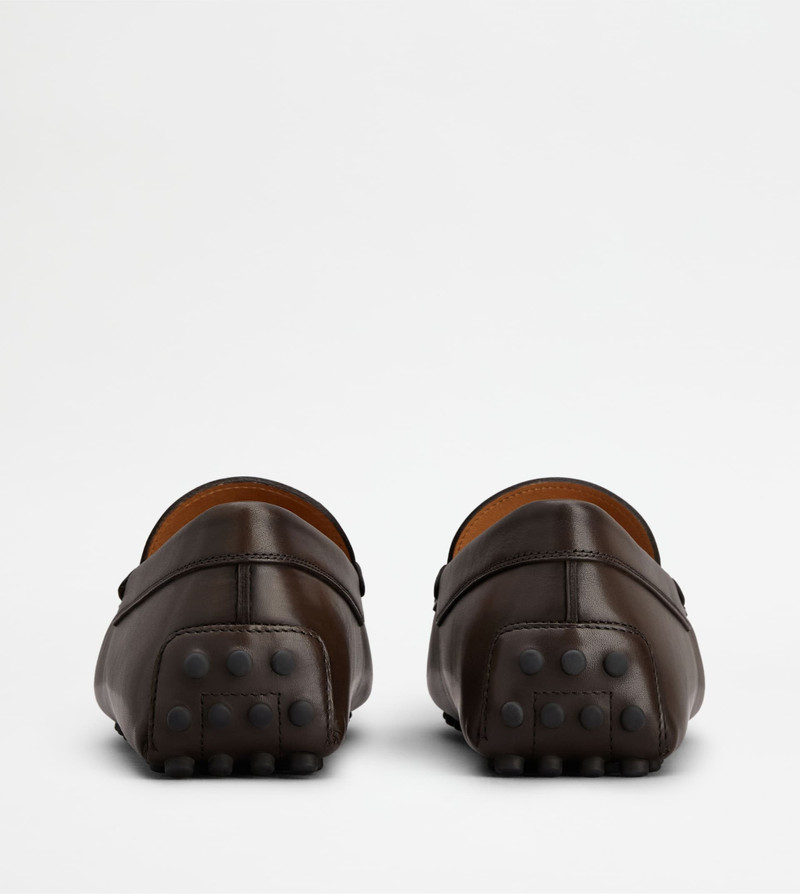 Tod's GOMMINO DRIVING SHOES IN LEATHER - BROWN outlook