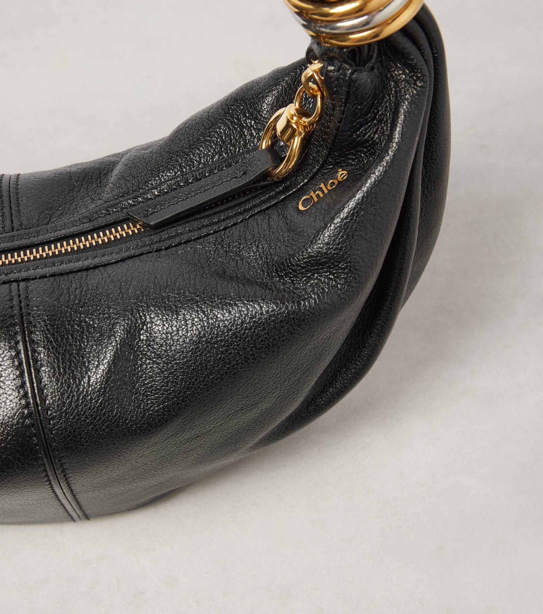 Banana Small leather shoulder bag - 4
