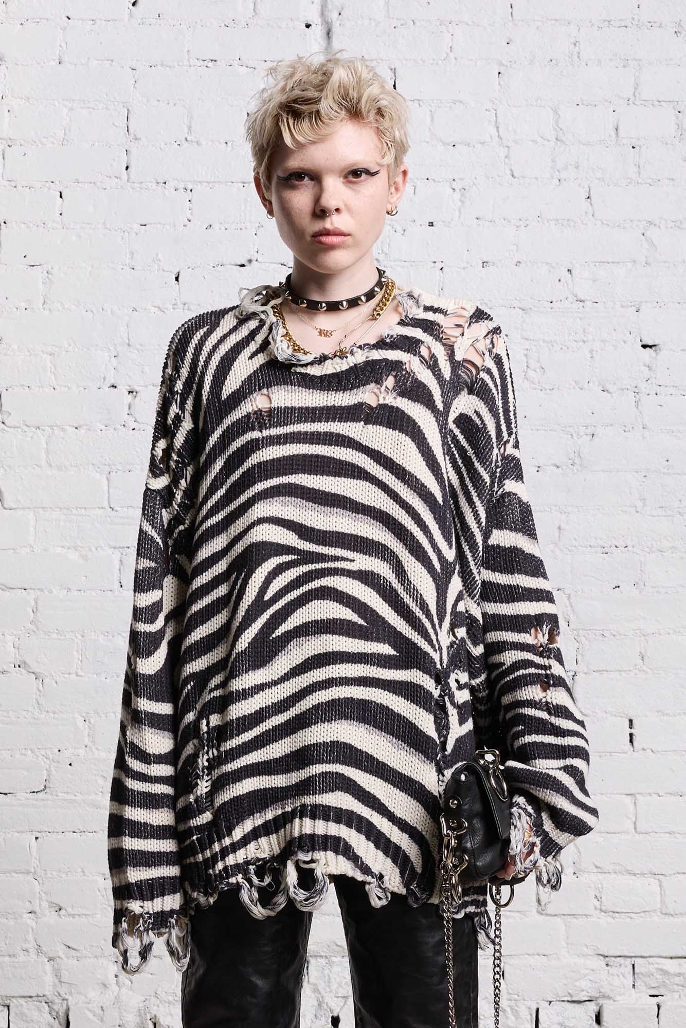 OVERSIZED SWEATER - ZEBRA PRINT - 4