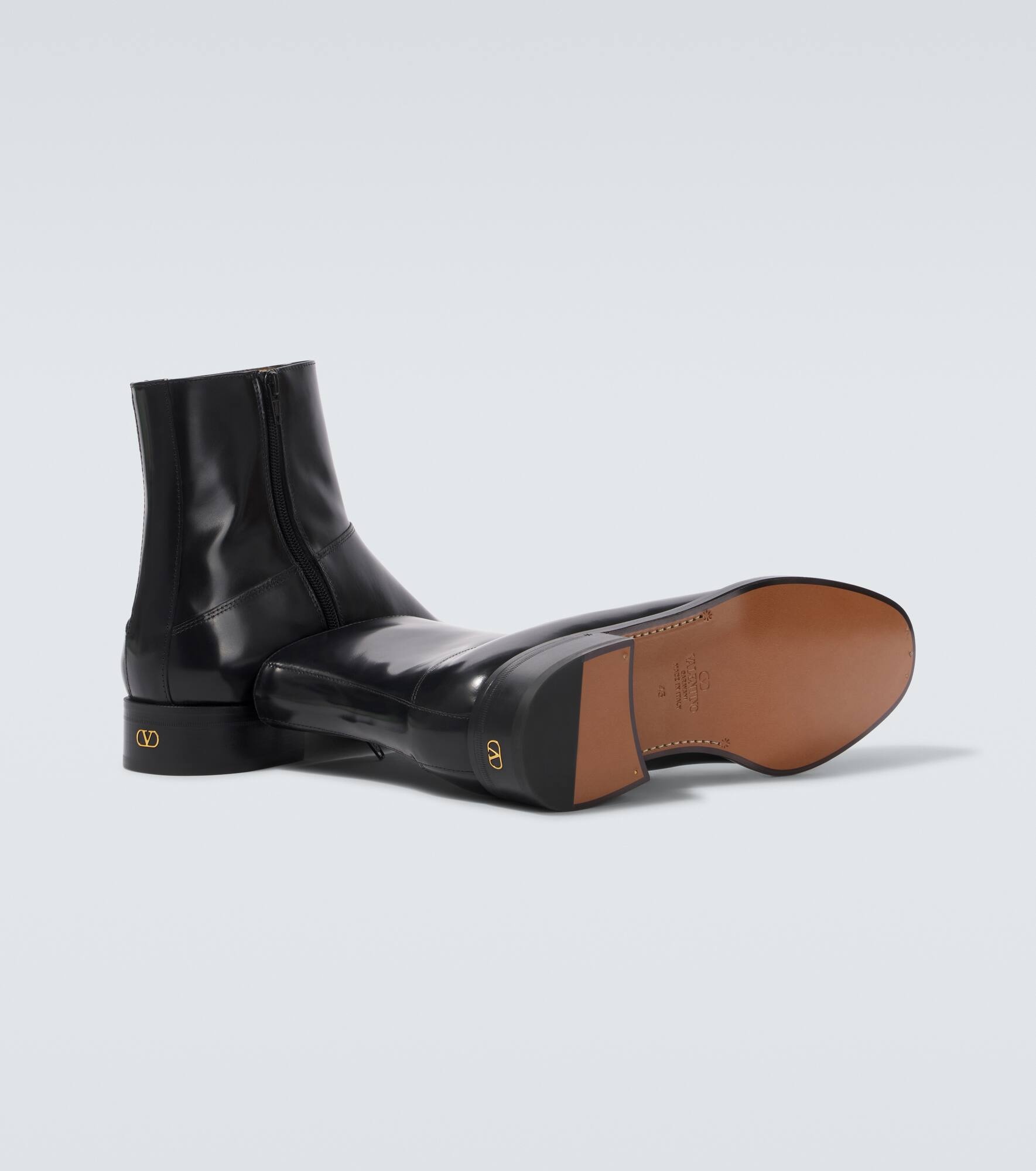 VLogo leather ankle boots - 7